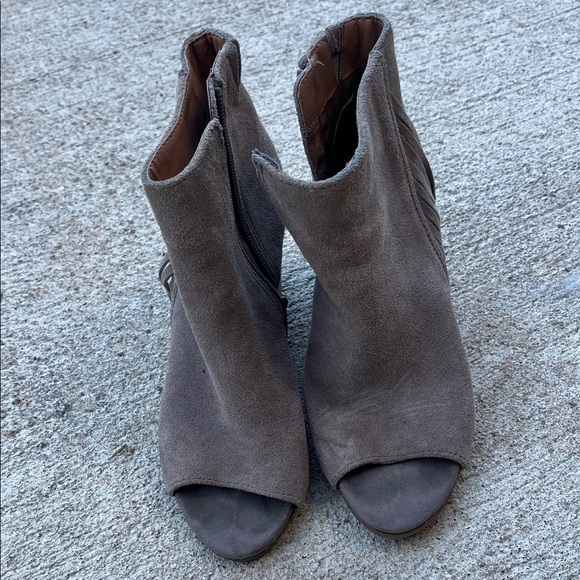 Kenneth Cole Reaction Fringe Suede Open-Toe Ankle Boots - Tan/Gray - Picture 4 of 6